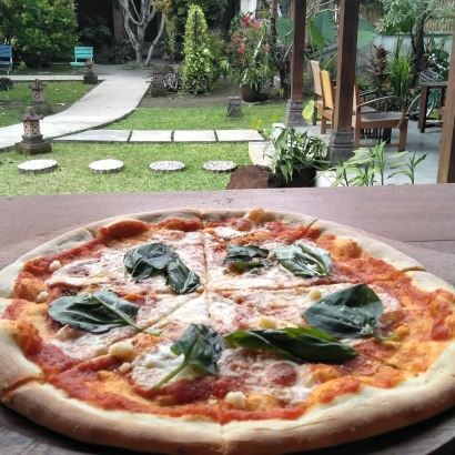 Mencicipi Sajian Pizza Italia yang Super Lezat di Emma & Ethan's Pizza