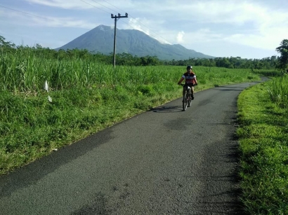 Bersepeda di Kaki Gunung Lemongan Lumajang