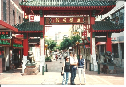 Kawasan Pecinan Chinatown Sydney, dengan "Paifang" Merahnya