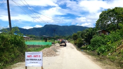 Sudah Lama Rusak Parah, Jalan Provinsi Silimbat-Silaen, Toba Sedang Diperbaiki Toba Pulp Lestari
