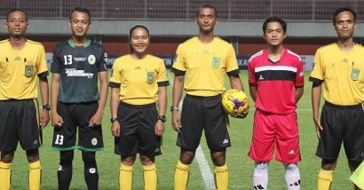 Deliana dan Ainun Buktikan Wanita Indonesia Mampu Jadi Wasit Sepak Bola