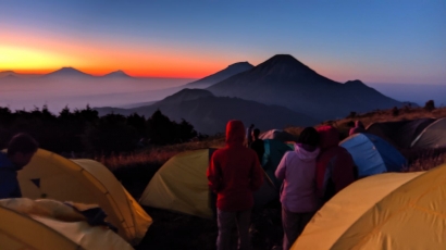 Golden Sunrise Gunung Prau Wonosobo Jawa Tengah