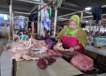 Pekan Pertama Ramadan, Harga Ayam di Pasar Batang Melonjak Sampai Rp40.000 Per Kilogram