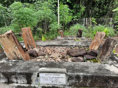 Kayu Sungkai, Batu Nisan Pada Makam Kuno Puyang di Kabupaten Muara Enim, Sumatera Selatan