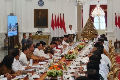 Isu Reshuffle Kabinet, Jokowi 'Hobi' Bikin Sesak Nafas
