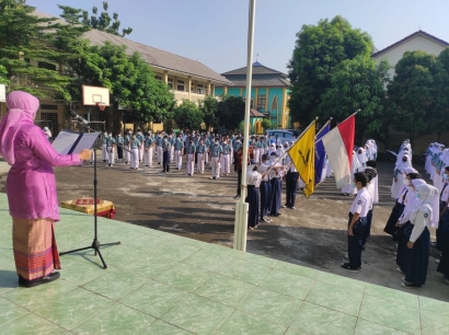 Pelantikan Pengurus OSIS SMPN 17 Kota Bekasi Khidmat, Haru, dan Bangga