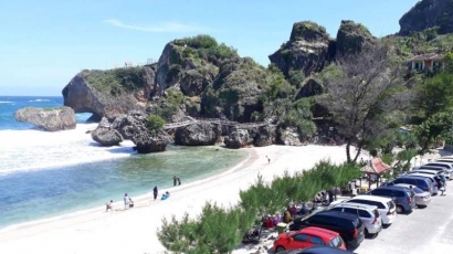 Pantai Siung, Pantai Sekaligus Tempat Panjat Tebing Terbaik di Yogya