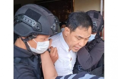 Diduga Terlibat Terorisme Munarman Eks FPI Ditangkap Densus 88