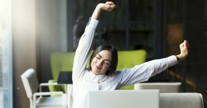 Pentingnya Stretching Ringan di Sela-Sela Kesibukan Kerja Pegawai Kantoran