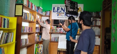 Kisah Pegiat Literasi TBM Lentera Pustaka di Kaki Gunung Salak