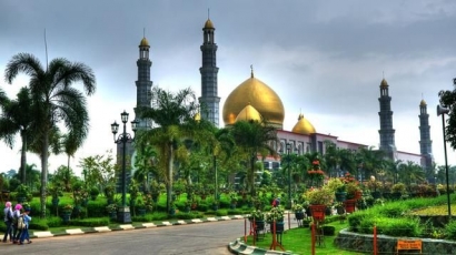 Masjid Kubah Emas, Masjid Ikonik di Kota Depok yang Megah, Indah, dan Menjadi Favorit Banyak Orang