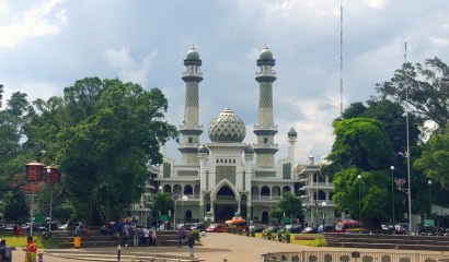Menumpang Mandi di Masjid Agung Jami Kota Malang