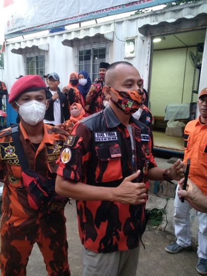 Agenda Tahunan MPC PP Kota Bogor Bersinergi Dengan PAC Tanah Sareal berbagi takjil di Simpang Yasmin