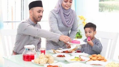 Tips Sederhana Namun Bermakna untuk Mengajarkan Anak Beribadah di Bulan Ramadan