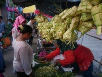 Tidak Hanya Mall Saja yang Ramai, tapi Pasar Tradisional Ikut Ramai Jelang “Prepegan”