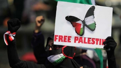 Perbedaan Nasib Dua Penghina Negara Palestina