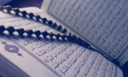 Al Qur'an sebagai Sumber Hukum Islam yang Pertama