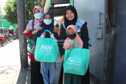Jelang Idul Fitri, Laznas Nurul Hayat Yogyakarta Belanja Pakaian Lebaran Bersama Anak Yatim