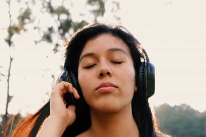 Ini 7 Cara Asyik Pelajari Kosakata Bahasa Inggris dengan Mendengarkan Musik