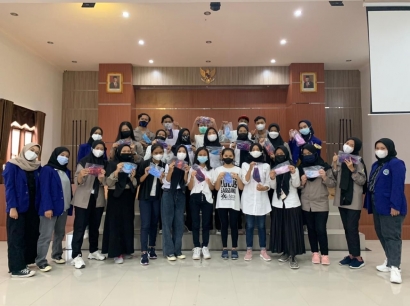 Masker Tie Dye Forum Anak Desa Mojorejo, Sosialisasi oleh Mahasiswa Universitas Negeri Malang