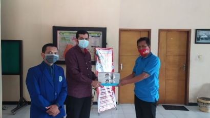 Bakti Sosial dan Pemberian Masker oleh Mahasiswa KKN UM di Desa Sumberpasir, Pakis, Malang
