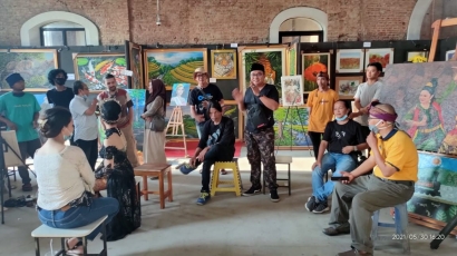 Kolaborasi Seniman dan Desainer Brebes di Acara Bazar Lukis Rest Area Banjaratma