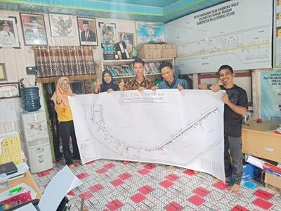 Tim Pengabdian UM Bantu Pembuatan Peta Sosial Desa di Desa Hambuku Hulu