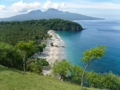 Pantai Tersembunyi di Bukit Asah Karangasem Bali