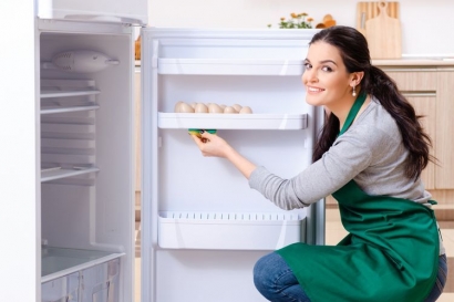Membersihkan Kulkas dalam Empat Langkah Praktis
