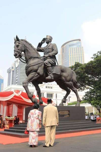 Kemesraan antara Prabowo Subianto dan Megawati Soekarnoputri Saat Peresmian Patung Bung Karno Berkuda dan Koalisi Pemilu 2024