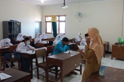 Rendahnya Kompetensi Guru Menjadi Permasalahan Pendidikan di Indonesia Ditinjau Dari Sudut Pandang Sosiologi