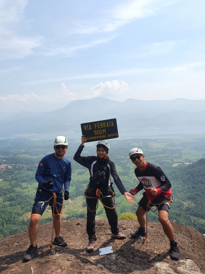 Tantangan Gunung Parang Via Ferrata, Seru dan Memacu Adrenalin!