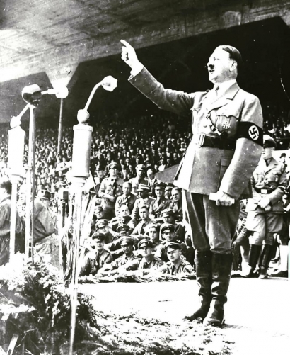 Agresi Awal & Akhir Perang Dunia-2: Ideologi Pertempuran Adolf Hitler (1)