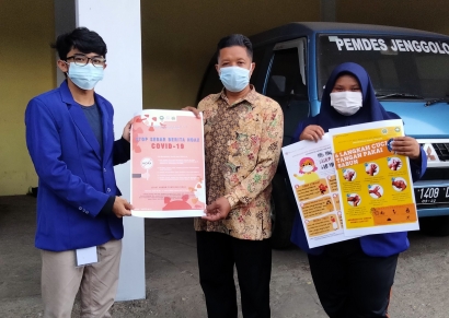 Mahasiswa KKN Universitas Negeri Malang Tempel Poster Bertemakan Covid-19 di Desa Jenggolo, Kecamatan Kepanjen