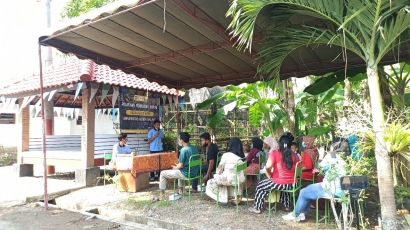 Antusiasme Warga Desa Krandegan Trenggalek dalam Pelaksanaan Program Kerja Pembuatan Biopori