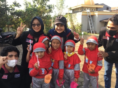 PMM Kelompok 86 Gelombang 8 Mengajak Anak TK Ar Rohman untuk Menjaga Kesehatan Gigi
