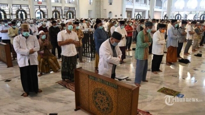 Masjid Majroatullakhirah Melaksanakan Sholat Tarawih Berjamaah, Ternyata seperti Ini Protokol Kesehatan yang Diterapkan