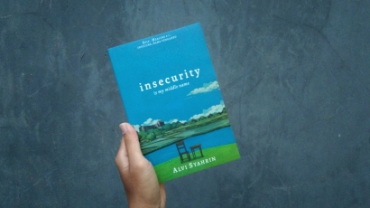 Berdamai dengan Ketidakpercayaan Diri Lewat Buku "Insecurity Is My Middle Name"