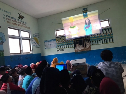 PMM 65 Mengedukasi TPQ Desa Sidodadi Ngantang dengan Menonton Film Kisah Nabi dan Rasul