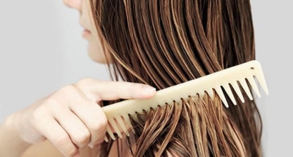 Hindari Kebiasaan Ini agar Rambut Tak Mudah Rontok