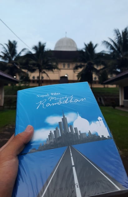 Review Buku "Napak Tilas Mujahid Ramadhan"
