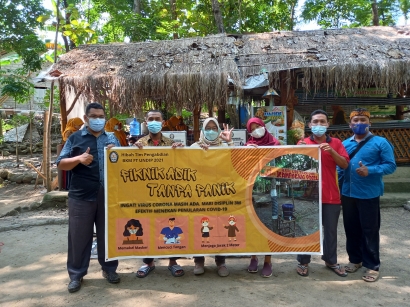 Edukasi Piknik Asyik Tanpa Panik di Masa Pandemi Covid-19 di Kampung Pecel Ngerangan