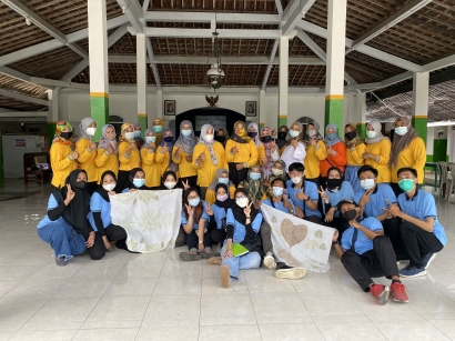 Mahasiswa KKN UM Desa Selopuro Menjadi Penggerak dalam Pemanfaatan Alam Melalui Batik Ecoprint