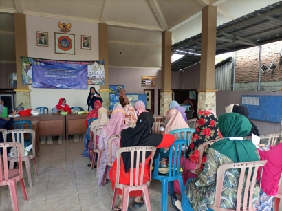 Pengabdian Masyarakat UTM Mengadakan Pelatihan Kewirausahaan di Desa Banjarmadu
