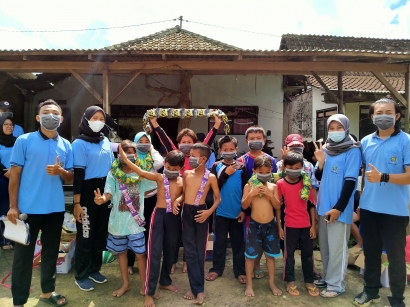 Melestarikan Permainan Tradisional Sekaligus Senam Bersama Mahasiswa KKN Universitas Negeri Malang Desa Kampunganyar