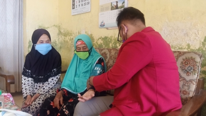 Alhamdulillah, Warga Desa Junrejo Antusias Sambut Cek Kesehatan Gratis Mahasiswa