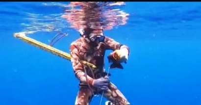 Salah Seorang Personil Satgas TMMD Ke-111 Kepulauan Selayar Ahli Panah Ikan