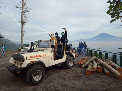Asyiknya Naik Jeep Keliling Desa Wisata Borobudur