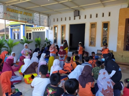 Mahasiswa KKN UM Mengadakan "Sosialisasi Pentingnya Belajar" Bersama Anak-anak TPQ Dusun Kidangberik, Desa Kidangbang, Kecamatan Wajak, Kabupaten Malang.