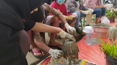 PMM UMM Kelompok 12 Bersama Anak-anak Desa Tosari Sulap Kain Bekas Menjadi Pot